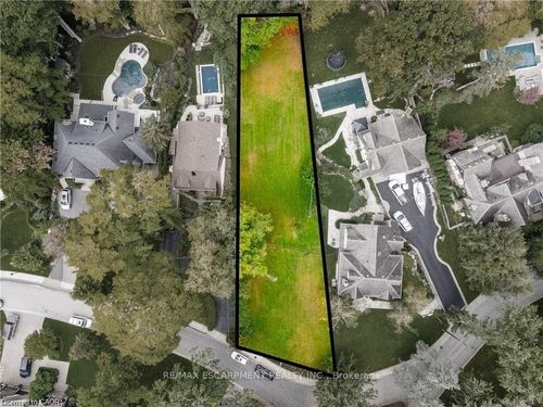 3063 Woodland Park Dr, Burlington, ON, L7N1K8 | Card Image