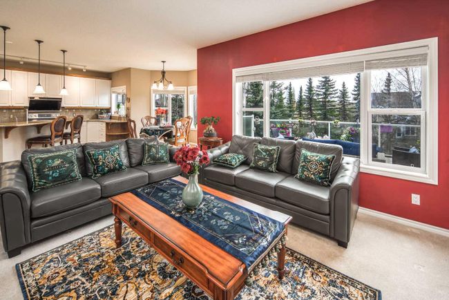 24 Discovery Ridge Rise Sw, Home with 4 bedrooms, 5 bathrooms and 4 parking in Calgary AB | Image 13