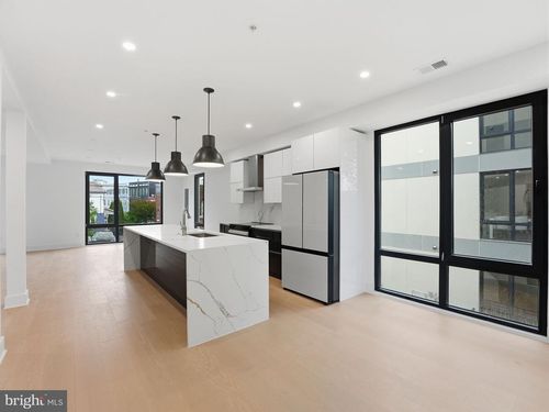 2-1810 Central Pl Ne, WASHINGTON, DC, 20002-1704 | Card Image