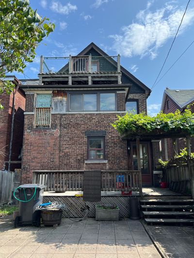 664 Shaw St, House other with 6 bedrooms, 5 bathrooms and 2 parking in Toronto ON | Image 2