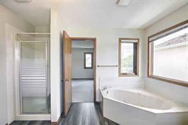 52 Shawnee Way Sw, House detached with 5 bedrooms, 3 bathrooms and 4 parking in Calgary AB | Image 14