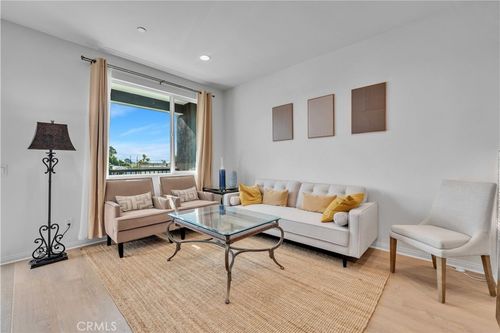 527 W Victor Ave, Anaheim, CA, 92801-2439 | Card Image