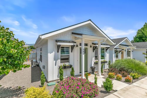 583 Coffee Ln, Ashland, OR, 97520-1180 | Card Image