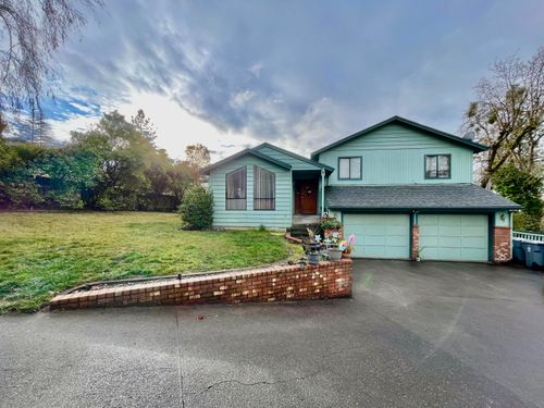 1140 Ne Beacon Drive, Grants Pass, OR, 97526 | Card Image