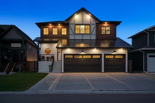 8205 121 St, House with 3 bedrooms, 3 bathrooms and 6 parking in Grande Prairie AB | Card Image