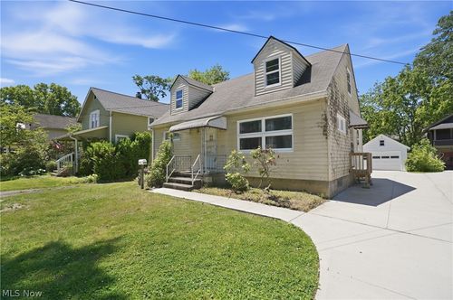 1852 6th St, Cuyahoga Falls, OH, 44221-3820 | Card Image