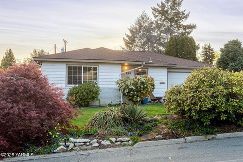806 S 24th Ave, Yakima, WA, 98902 | Card Image