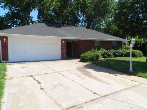 2305 Carolyn Ct, Norman, OK, 73071-2111 | Card Image