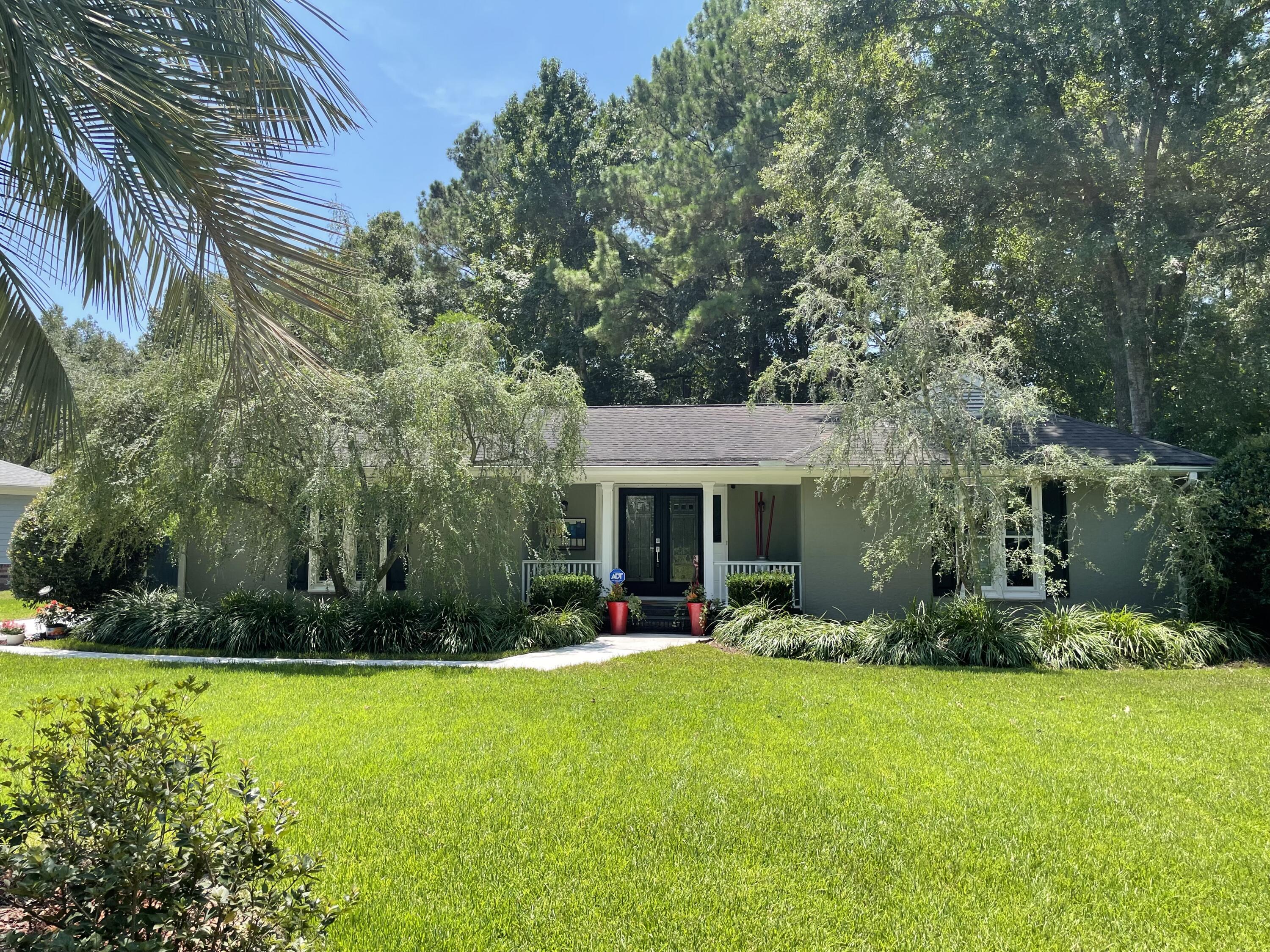 Law Ln, Mount Pleasant, SC 29464