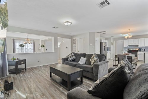 202 Rinehardt St, Hutto, TX, 78634-3291 | Card Image