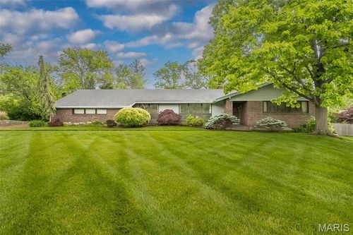 336 Hackmann Ln, Creve Coeur, MO, 63141-6902 | Card Image