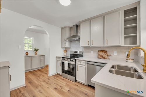 42 Great West Loop, Belton, TX, 76513-9243 | Card Image