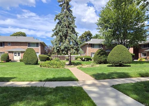 i-265 Edmunton Dr, Babylon, NY, 11703-5220 | Card Image