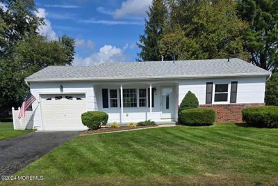 10 Surrey Court, Home with 2 bedrooms, 1 bathrooms and null parking in Toms River NJ | Image 1