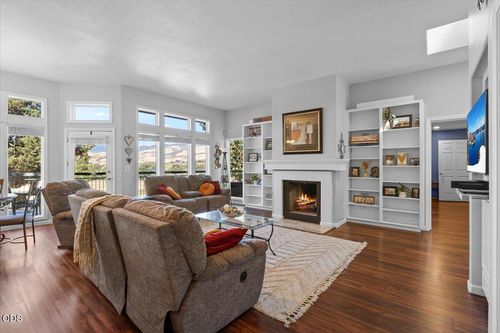 900 Cypress Point Loop, Ashland, OR, 97520-3754 | Card Image