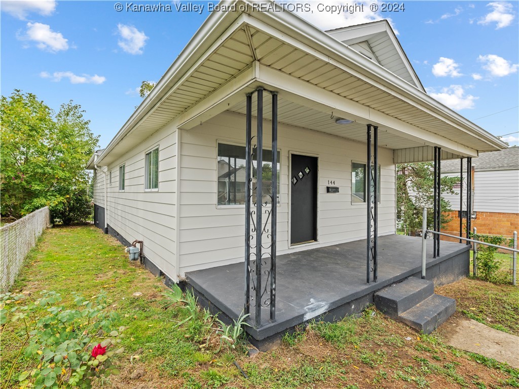 4th St, Dunbar, WV 25064