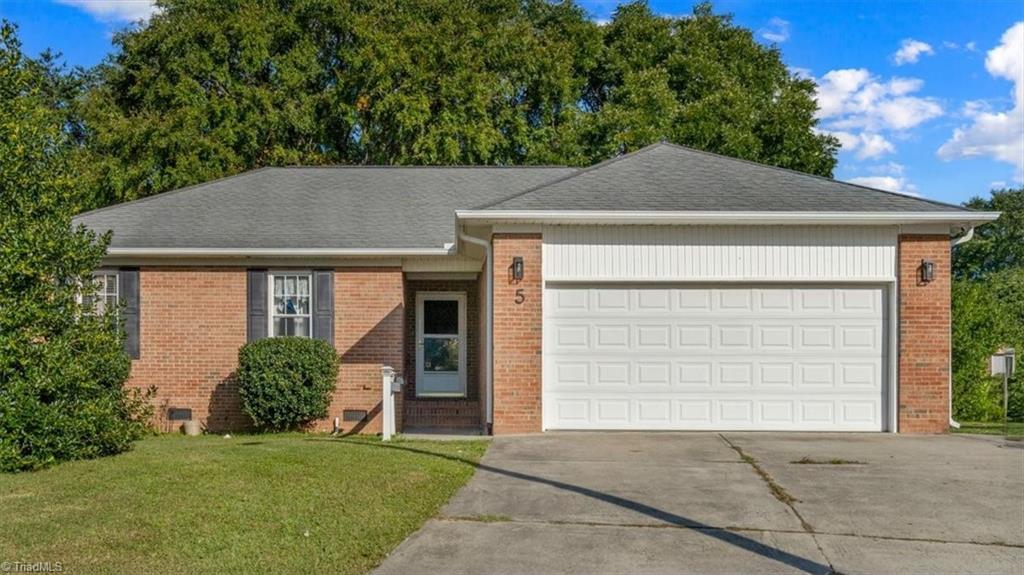 Acorn Ct, Greensboro, NC 27406
