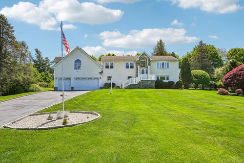 1 Green Tree Rd, Yorktown Heights, NY, 10598-6327 | Card Image