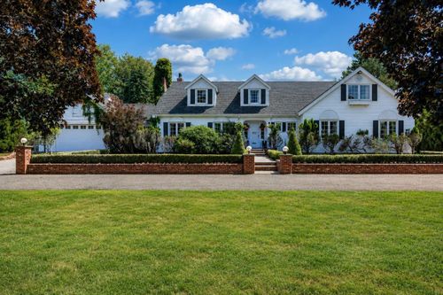 45 Longworth Ave, House with 5 bedrooms, 5 bathrooms and 1 parking in Truro NS | Card Image