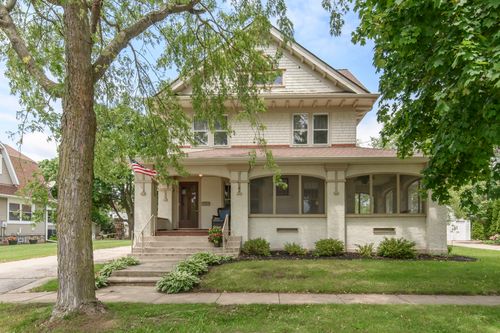 210 Park Ave, Mukwonago, WI, 53149-1228 | Card Image