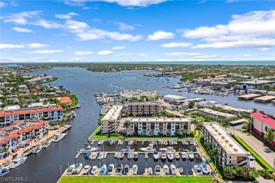 102D - 807 River Point Drive, Condo with 2 bedrooms, 2 bathrooms and null parking in Naples FL | Image 3