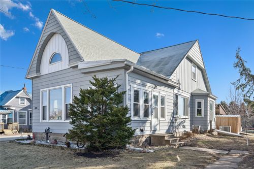 105 S Walnut Ave, Garrison, IA, 52229-9611 | Card Image