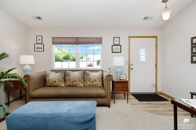 221 Hackberry Ave, House other with 3 bedrooms, 2 bathrooms and null parking in Manhattan KS | Image 4