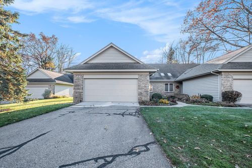 7079 Treetop Ln Ne, Rockford, MI, 49341-9685 | Card Image