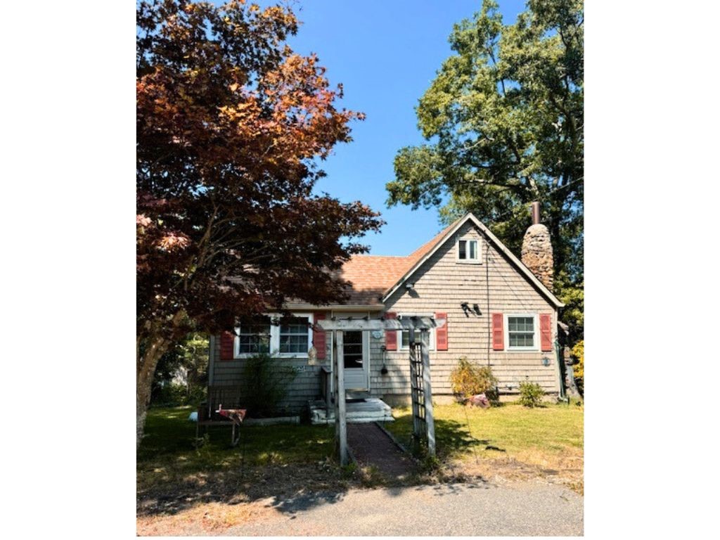 Laurel Ln, West Kingston, RI 02892