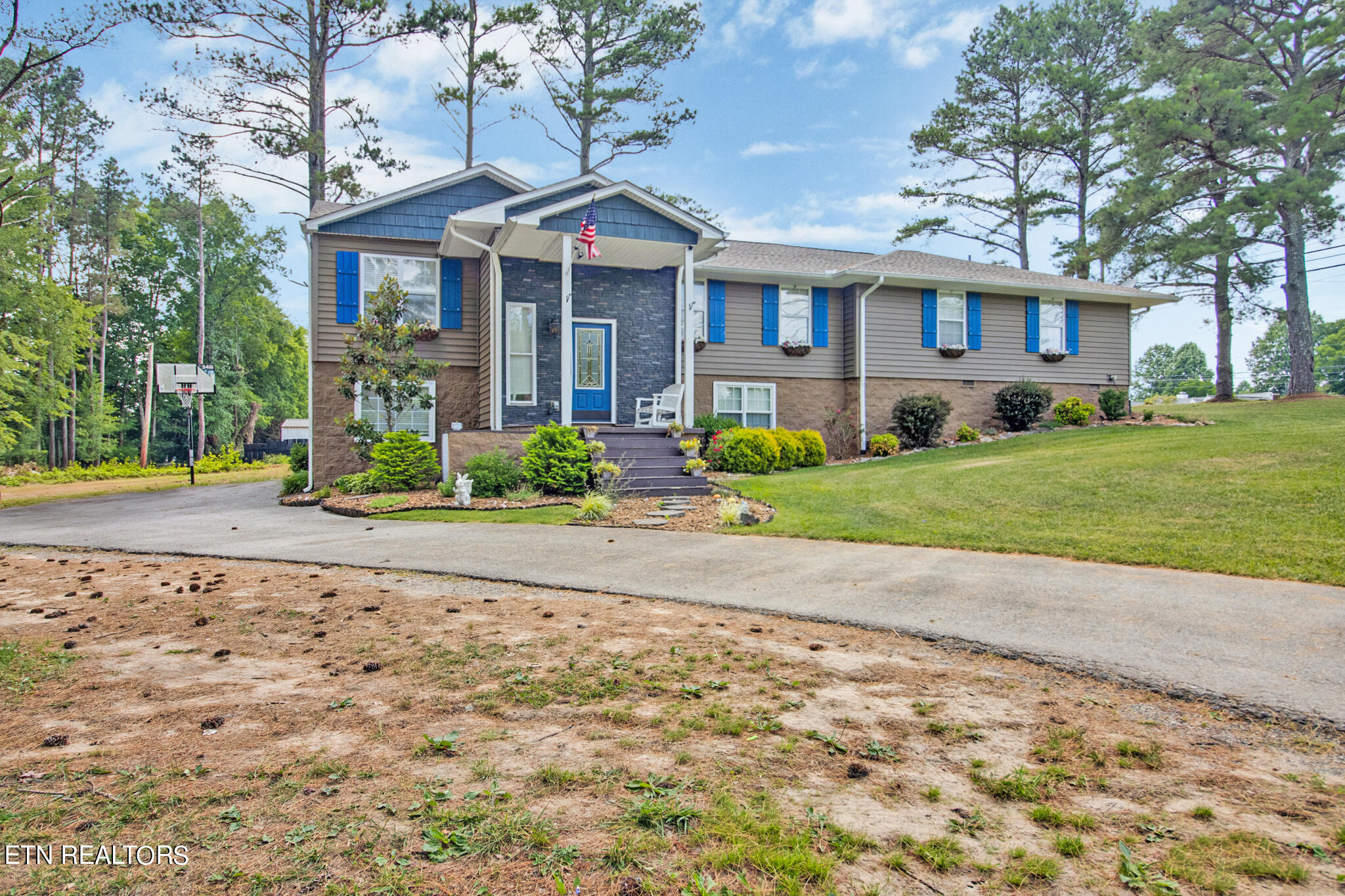 Holiday Dr, Crossville, TN 38555