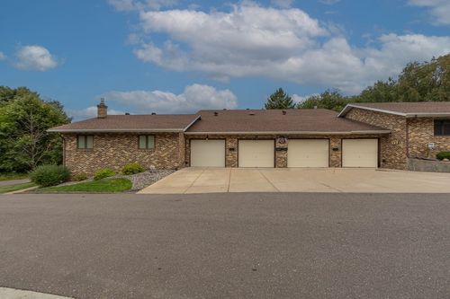 553 Goldsmith St, Chippewa Falls, WI, 54729-1352 | Card Image