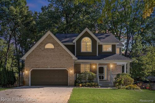 2475 Horace St, West Bloomfield, MI, 48324-3640 | Card Image