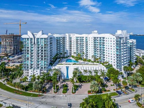 622-7900 Harbor Island Dr, North Bay Village, FL, 33141-4281 | Card Image
