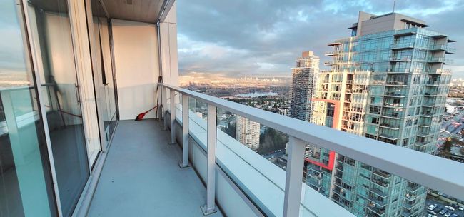 3202 - 6000 Mckay Ave, Condo with 2 bedrooms, 2 bathrooms and 1 parking in Burnaby BC | Image 4