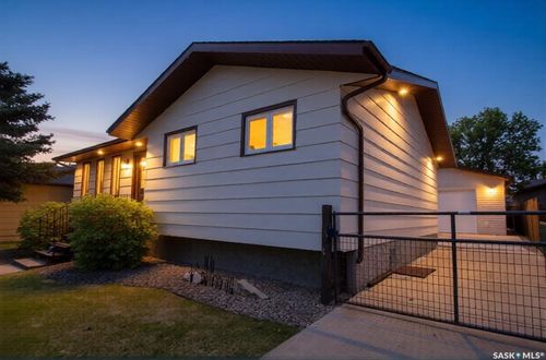 3205 Bliss Cres, Prince Albert, SK, S6V7M1 | Card Image