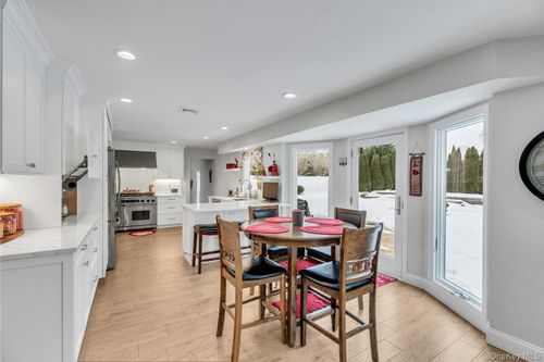 79 Amy Dr, Sayville, NY, 11782-3224 | Card Image