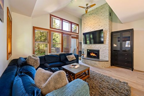 4-4661 Blackcomb Way, Whistler, BC, V8E0Z1 | Card Image