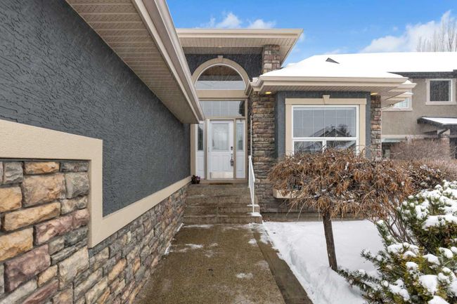 135 Valley Creek Road Nw, Home with 4 bedrooms, 3 bathrooms and 4 parking in Calgary AB | Image 3