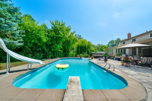 8017 Hampton Crt, Niagara Falls, ON, L2H2R4 | Card Image