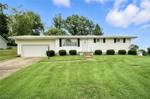125 Sherwood Dr, Zanesville, OH, 43701-6047 | Card Image