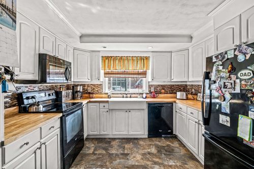 1 Border St, Milford, NH, 03055-3801 | Card Image