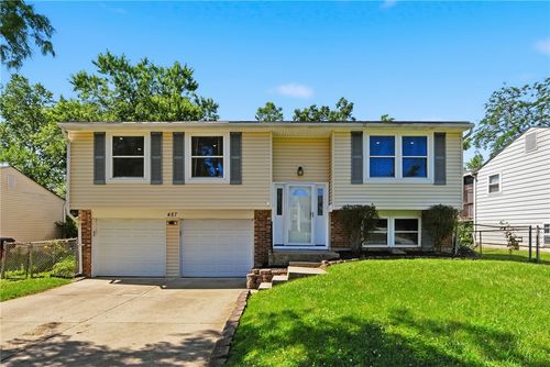 487 Brunswick Dr, Cincinnati, OH, 45240-3927 | Card Image