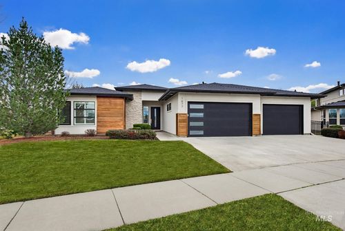 1677 W Oakhampton Dr, Eagle, ID, 83616-7270 | Card Image
