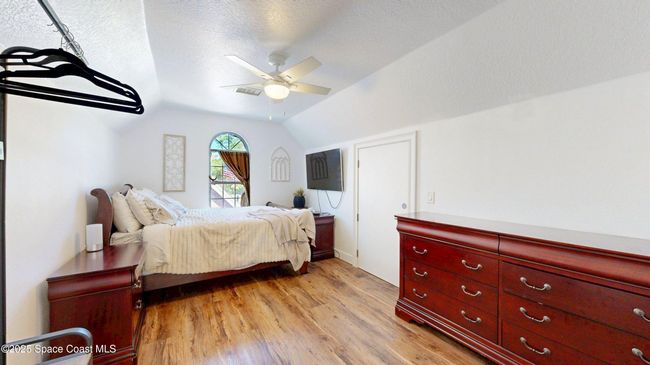 Garage Suite Bedroom | Image 39
