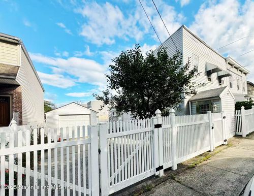 80 Bell St, Staten Island, NY, 10305-1746 | Card Image