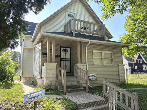 2555 N 16th St, Milwaukee, WI, 53206-2067 | Card Image