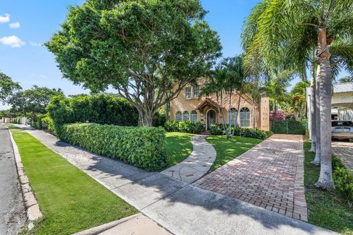 325 Greymon Dr, West Palm Beach, FL, 33405-1921 | Card Image