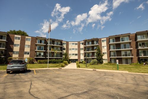 7a-5540 Walnut Ave, Downers Grove, IL, 60515-4160 | Card Image
