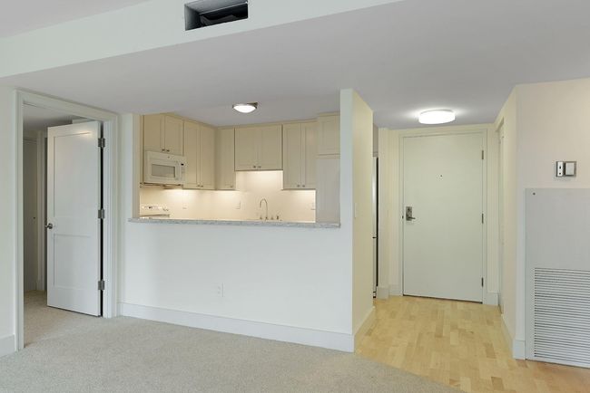 Easy unloading groceries with kitchen right at entry. | Image 6