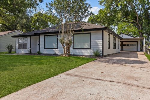 1006 S Shepherd Dr, Baytown, TX, 77520-5841 | Card Image